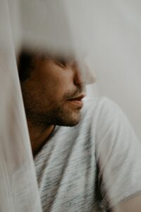 地方でフルリモート勤務をしている人は孤独を感じるのか？