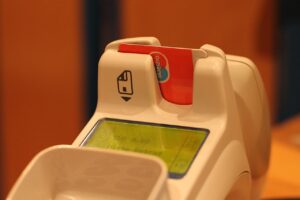 ECフルリモートで働く際の年収目安は地方でどのくらい？