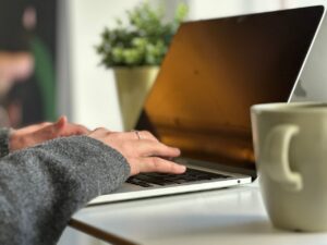 地方在住のフルリモートワーカーが快適な在宅環境を作る方法は？