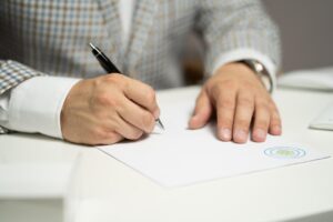 フルリモートで地方に住む契約社員が転職する際のポイントは？